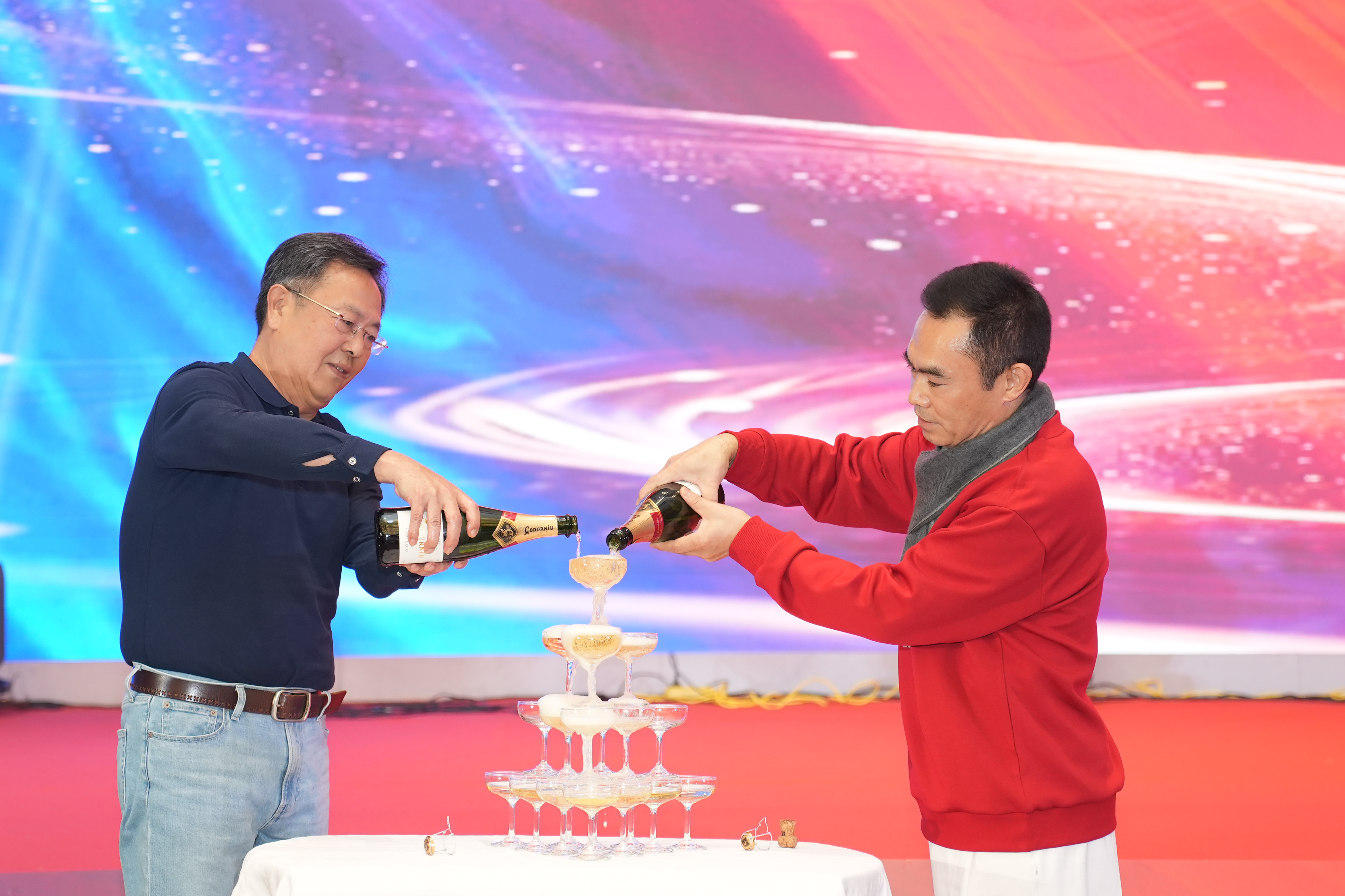年会的每一幕，，，，，都是我们共同的珍藏